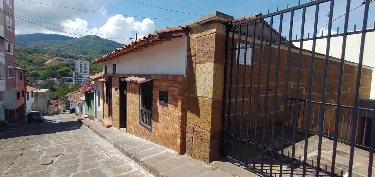 Santander Aleman Hostel San Gil Esterno foto